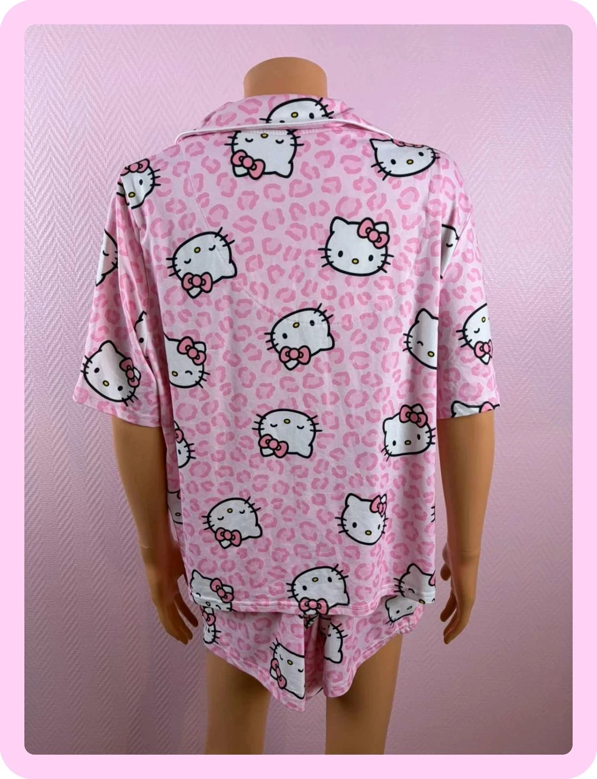Ensemble, pyjama, short et Hello Kitty jamais servi – photo 3